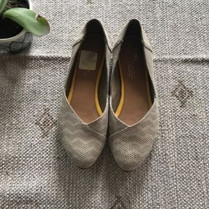 Toms Jutti Tan suede perforated pointed toe flats